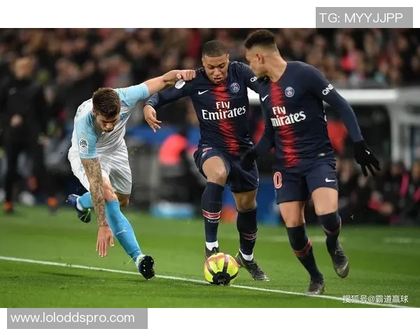 欧联杯精彩对决国米与巴黎圣日耳曼战成平局乌龙球成比赛转折点解析